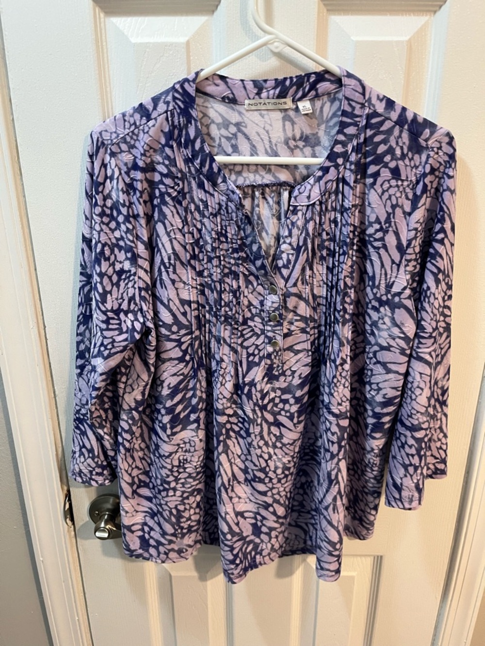 Notations Lavender Pintuck Peasant Top 3/4 button tab sleeve Size XL.